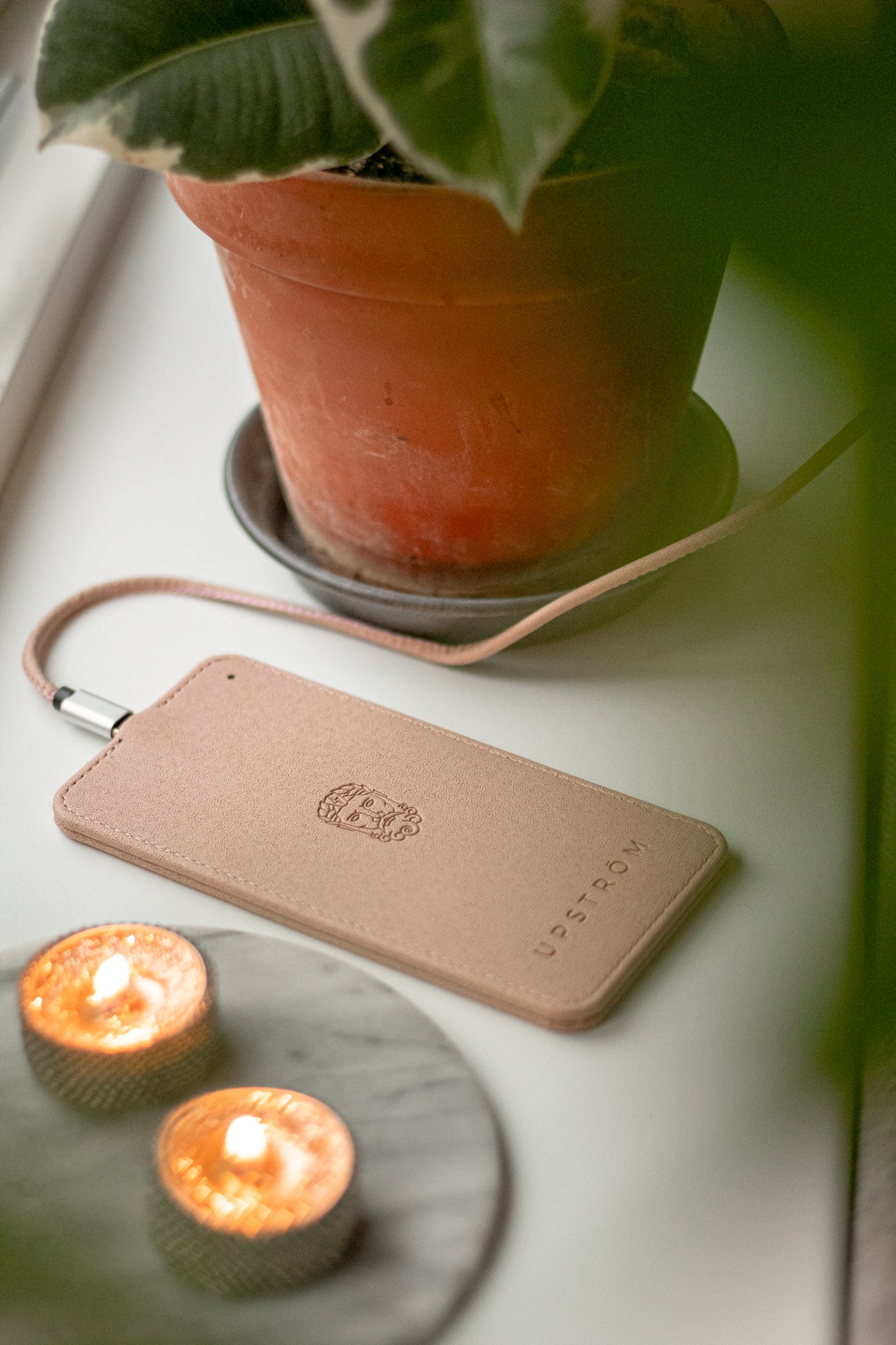 UPSTRÖM LÄDER - Wireless Charger