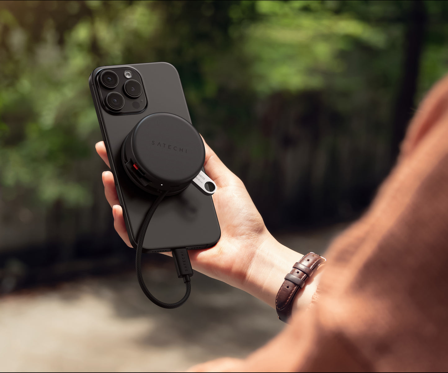 Satechi OntheGo 7-in-1 Multiport Adapter space black